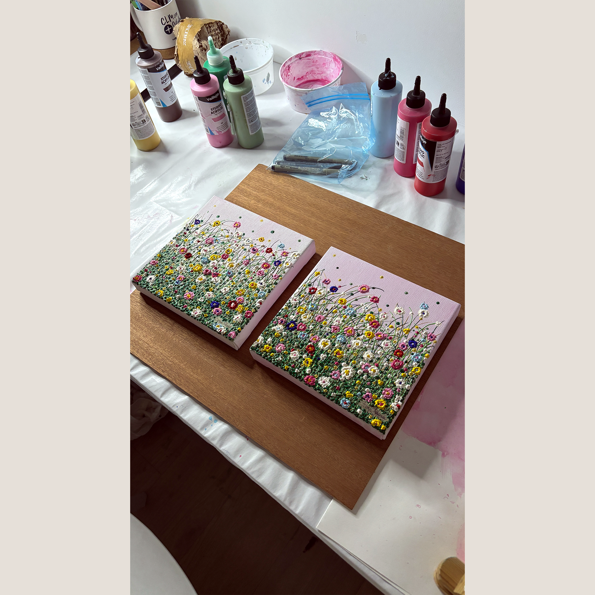 Todo florece rosa pálido. Lienzo 20x20 cm